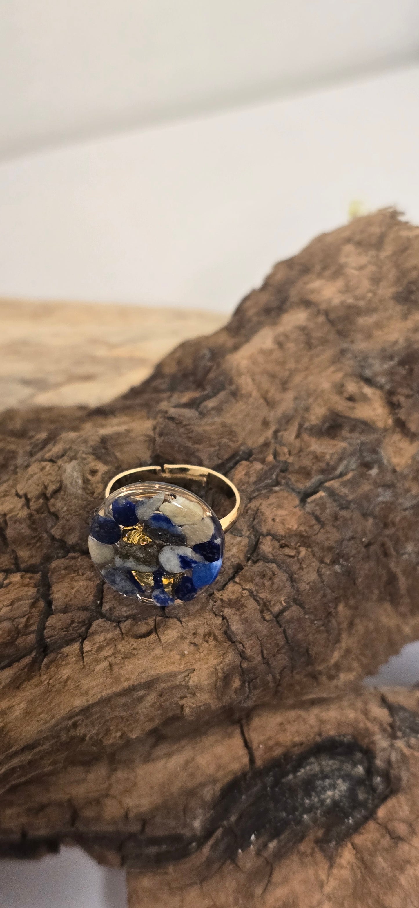 Anello "Frammento di Cosmo": Resina e Lapislazzuli - REGOLABILE