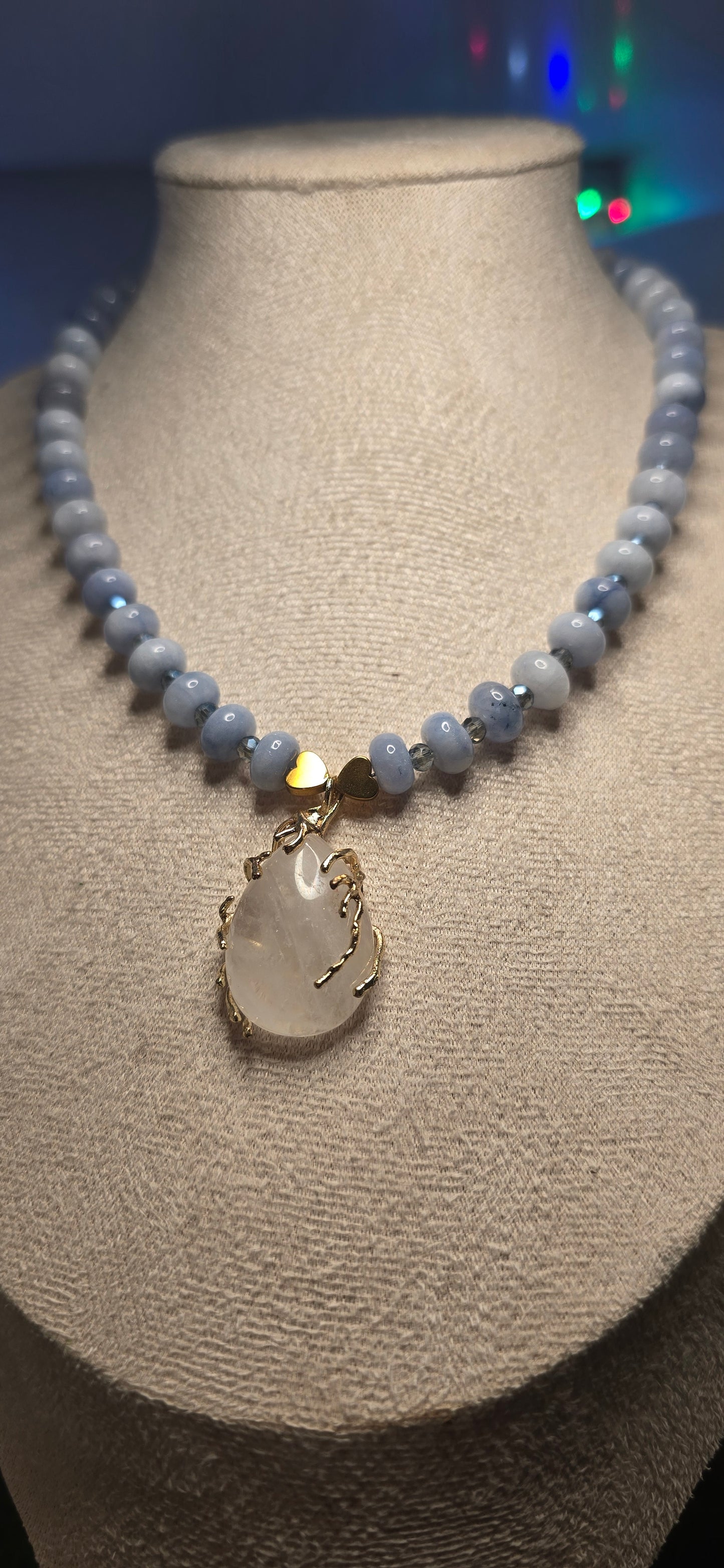 Riflessi di Cristallo: Collana in Acquamarina e Quarzo