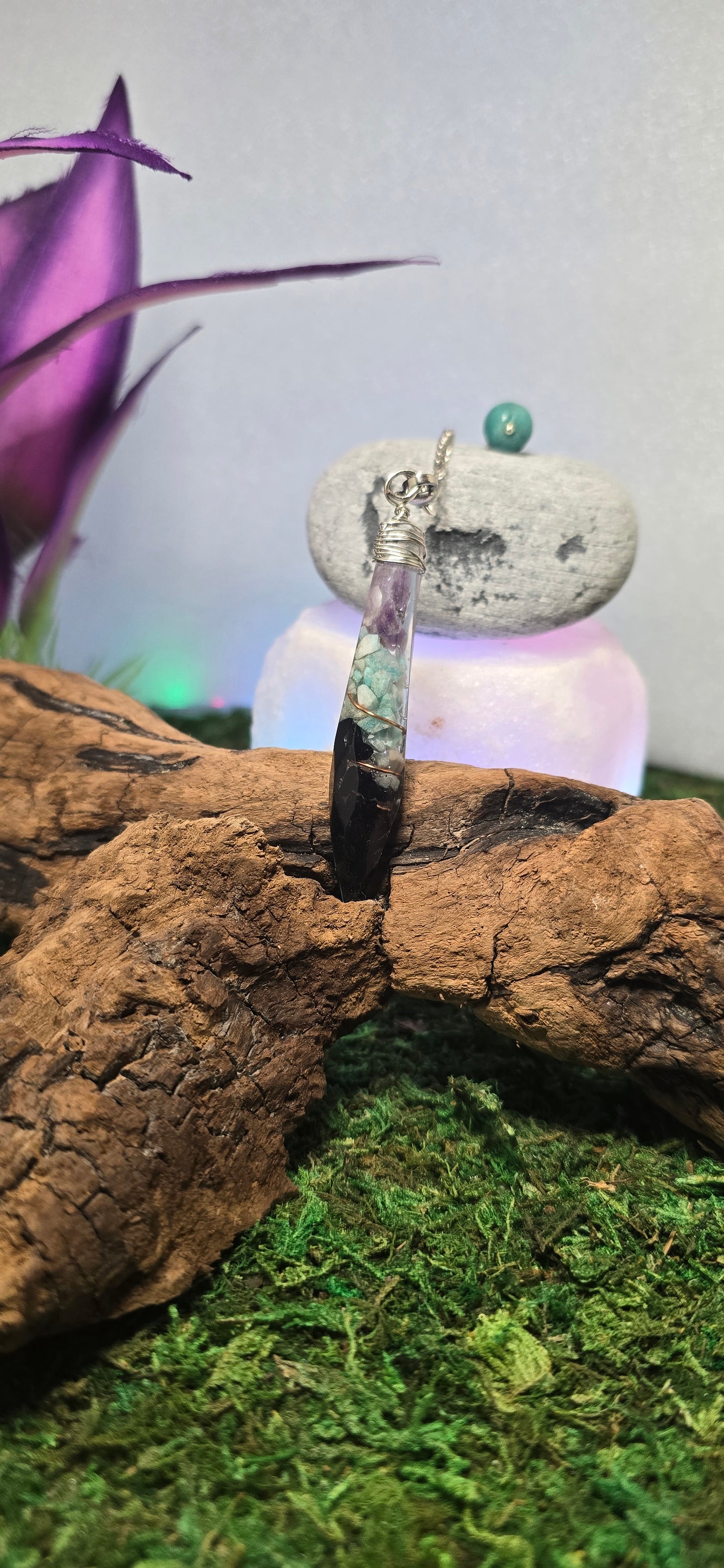 Il Sigillo dell'Equilibrio: Pendolo in Resina e Quattro Elementi