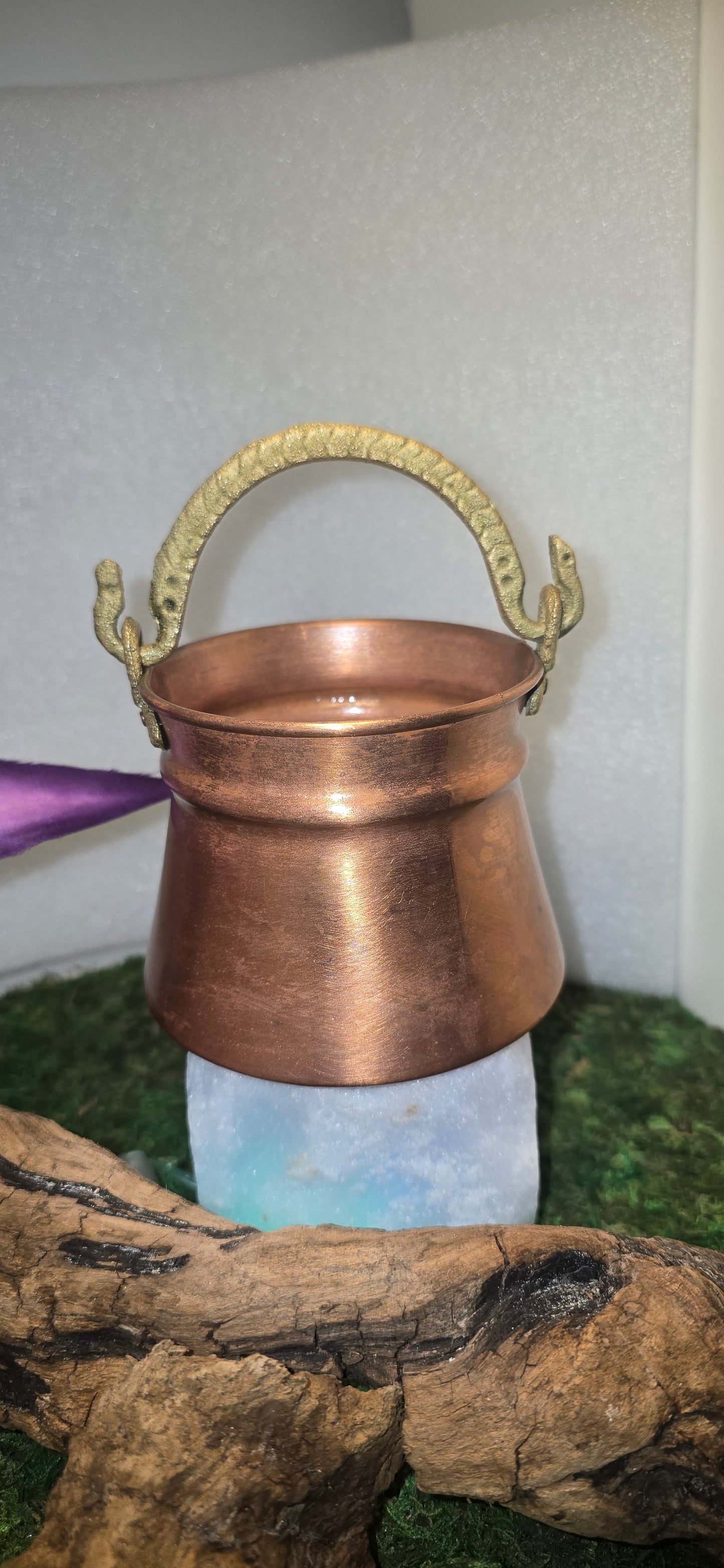 Calice di Radicamento: Secchiello Rituale in Rame Antico