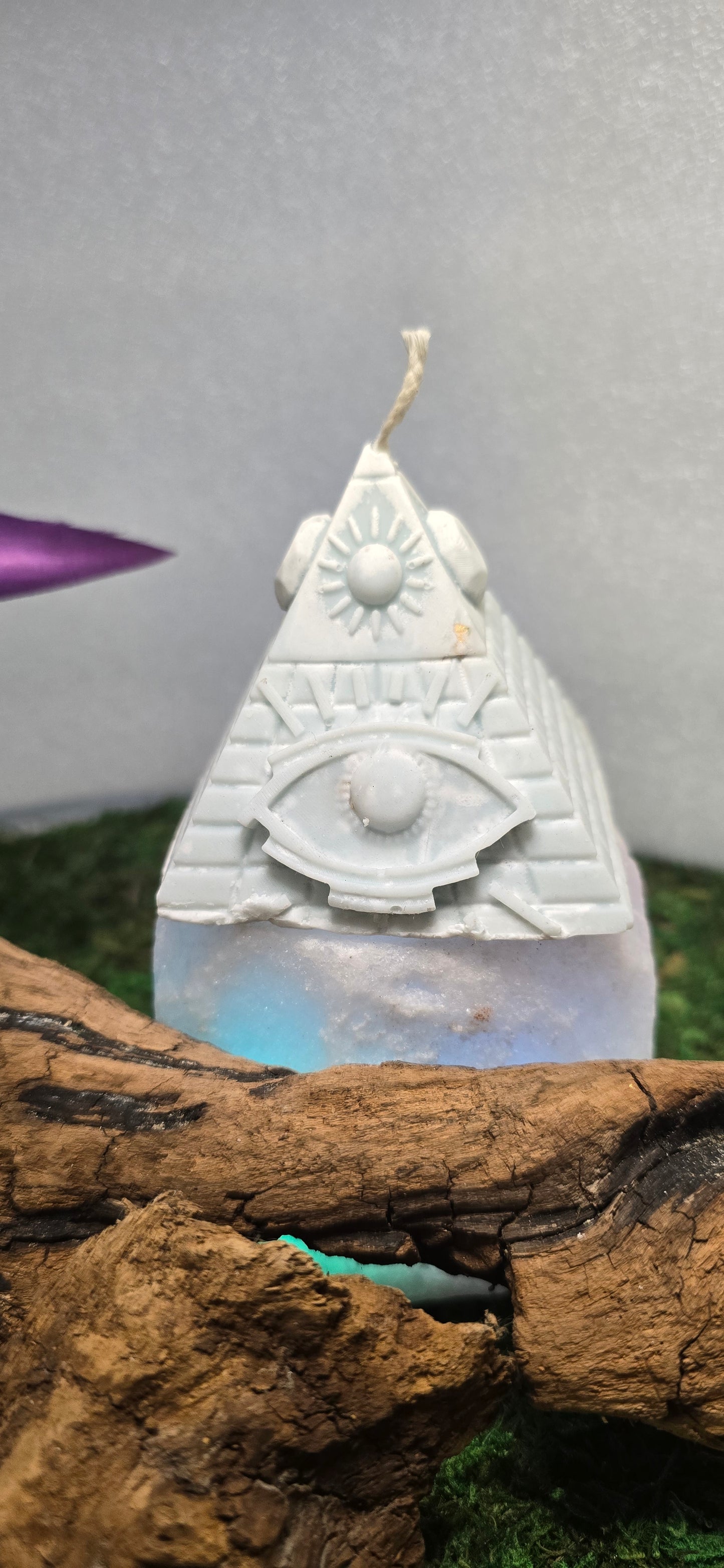 IL FARO DI THOTH: La Piramide della Visione Eterna