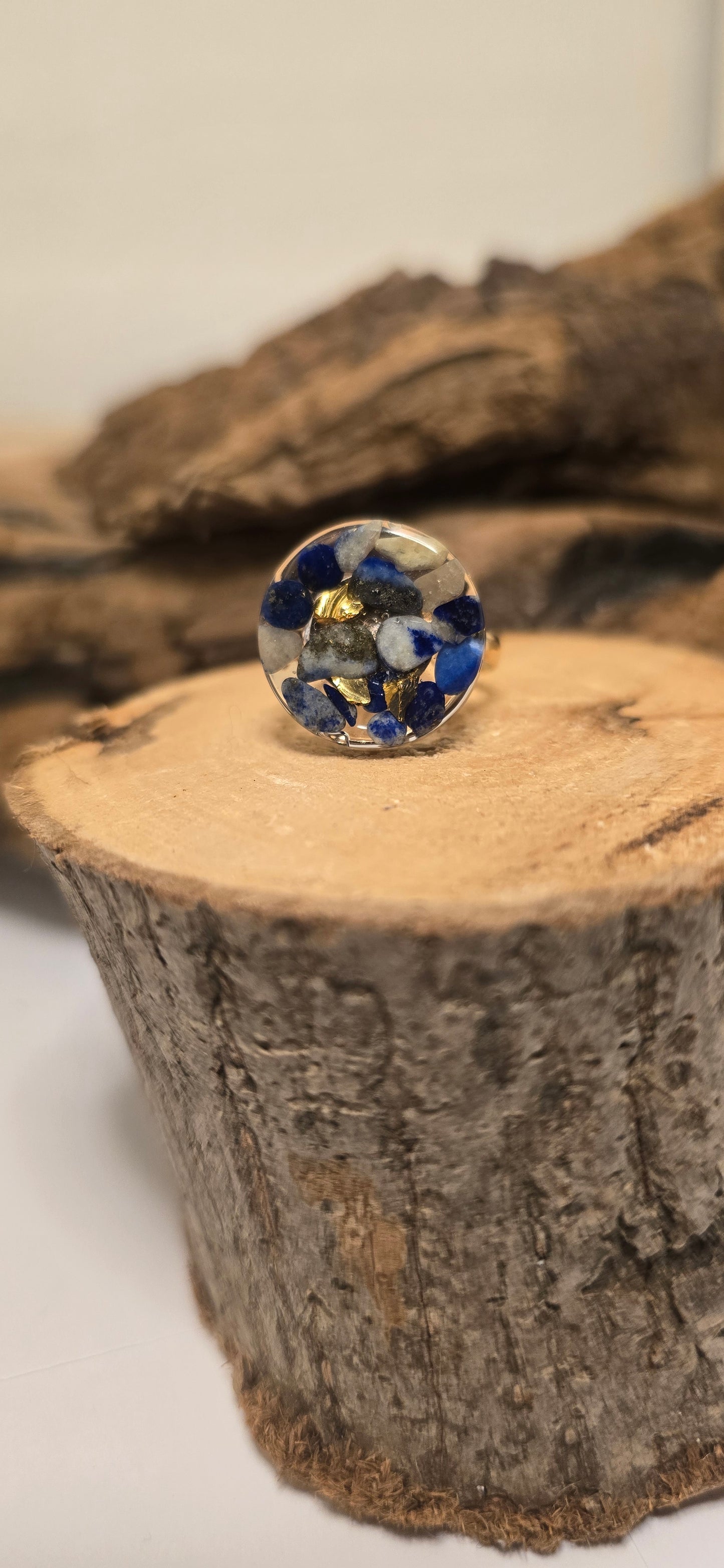 Anello "Frammento di Cosmo": Resina e Lapislazzuli - REGOLABILE