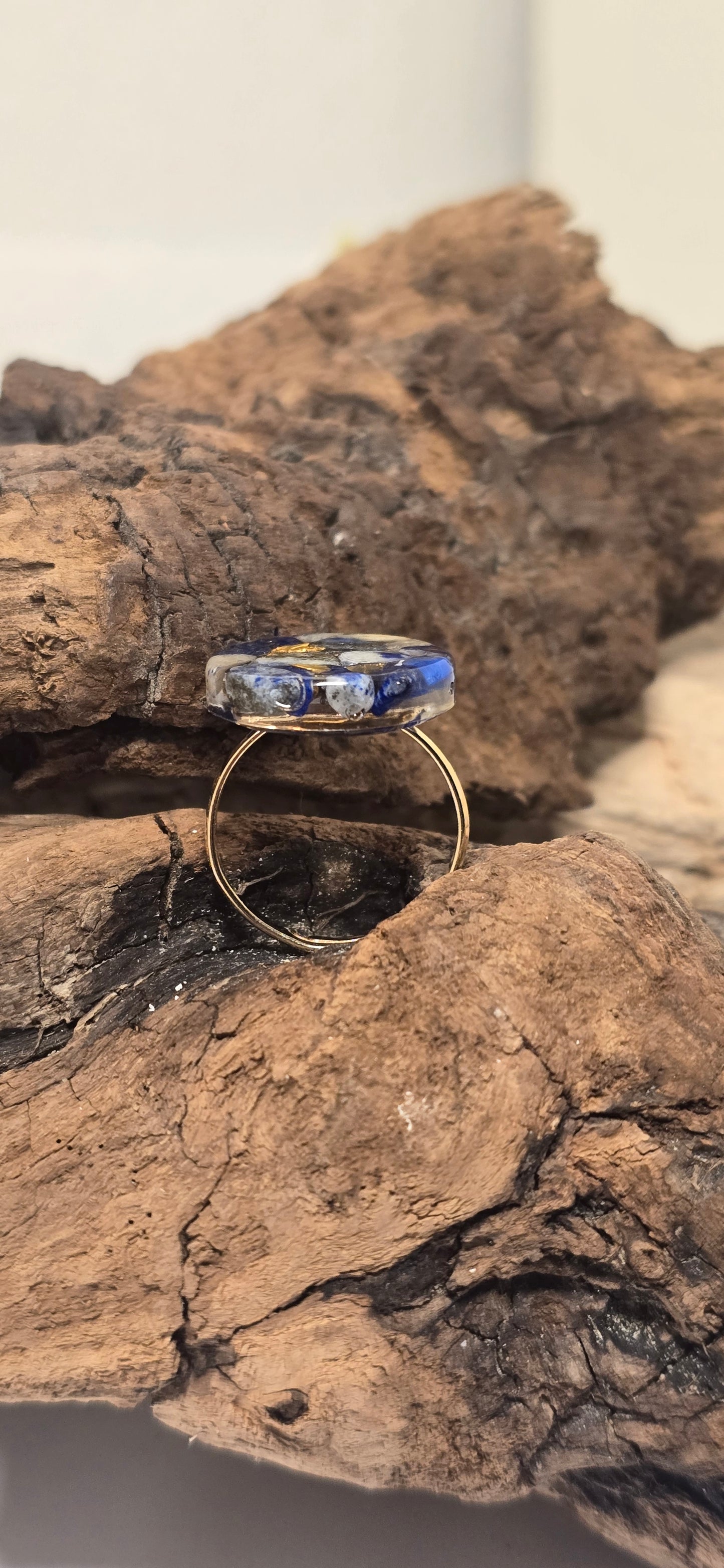 Anello "Frammento di Cosmo": Resina e Lapislazzuli - REGOLABILE