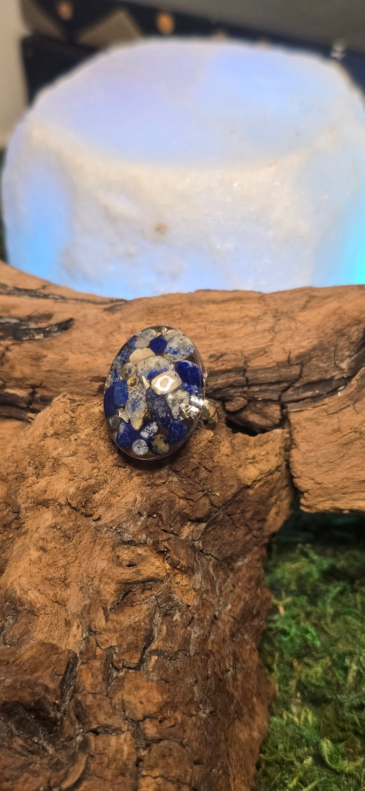 Anello "Saggezza Regale": Resina e Lapislazzuli