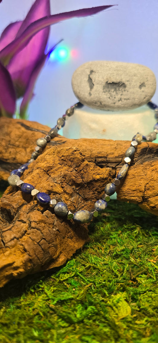 Frammenti di Cielo: Collana in Lapislazzuli Irregolare