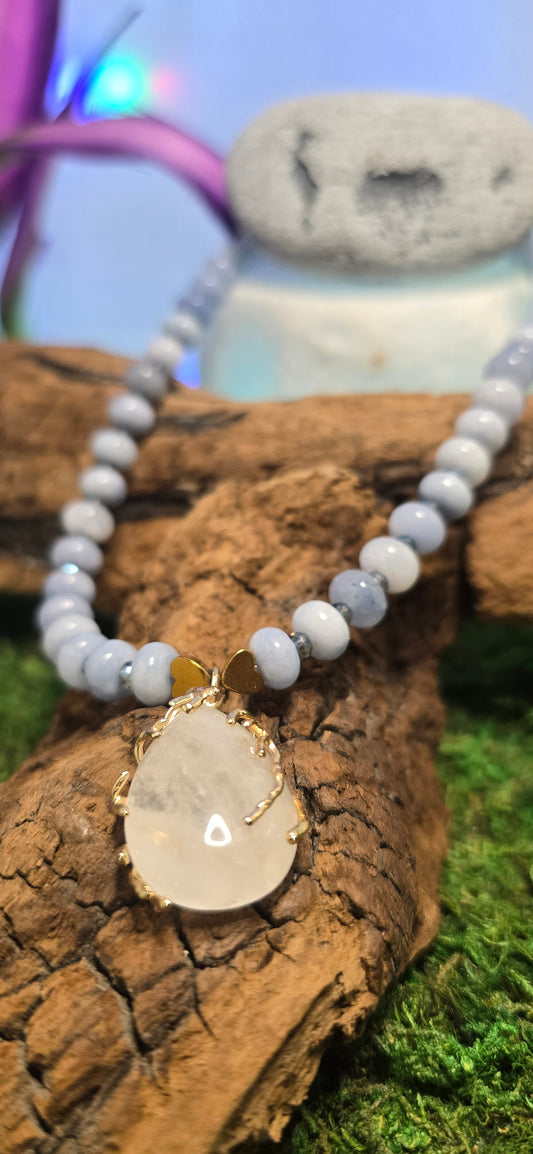 Riflessi di Cristallo: Collana in Acquamarina e Quarzo