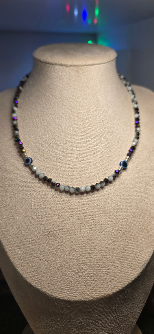 Riflessi di Protezione: Choker Layering con Occhio Turco