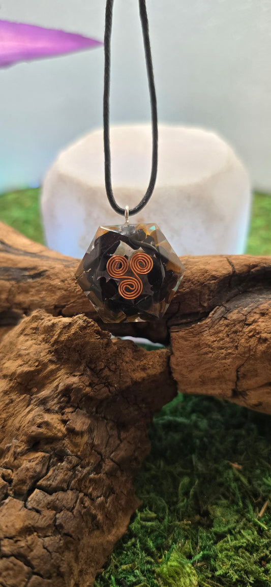 Orgonite e triskell Collana del Guerriero