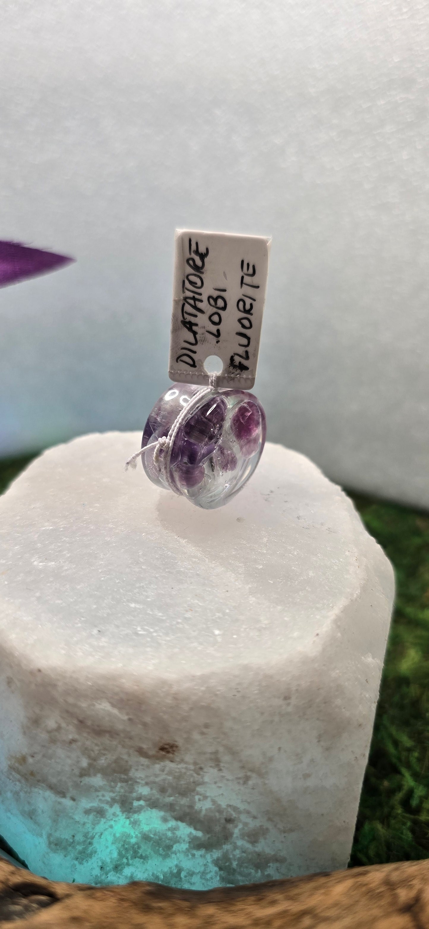 Il Cristallo dell'Ordine: Dilatatore in Fluorite e Resina