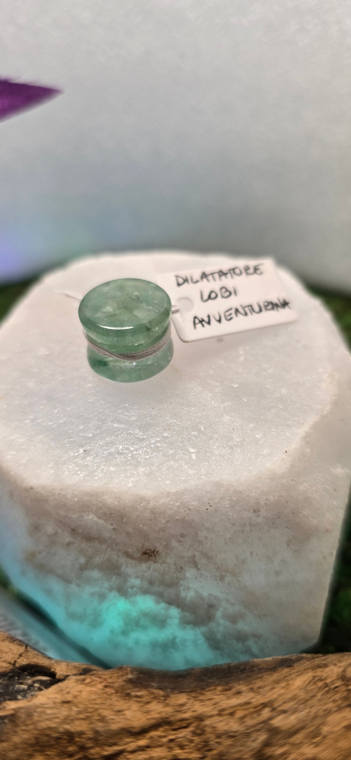 Il Soffio della Sorte: Dilatatore in Avventurina Verde e Resina